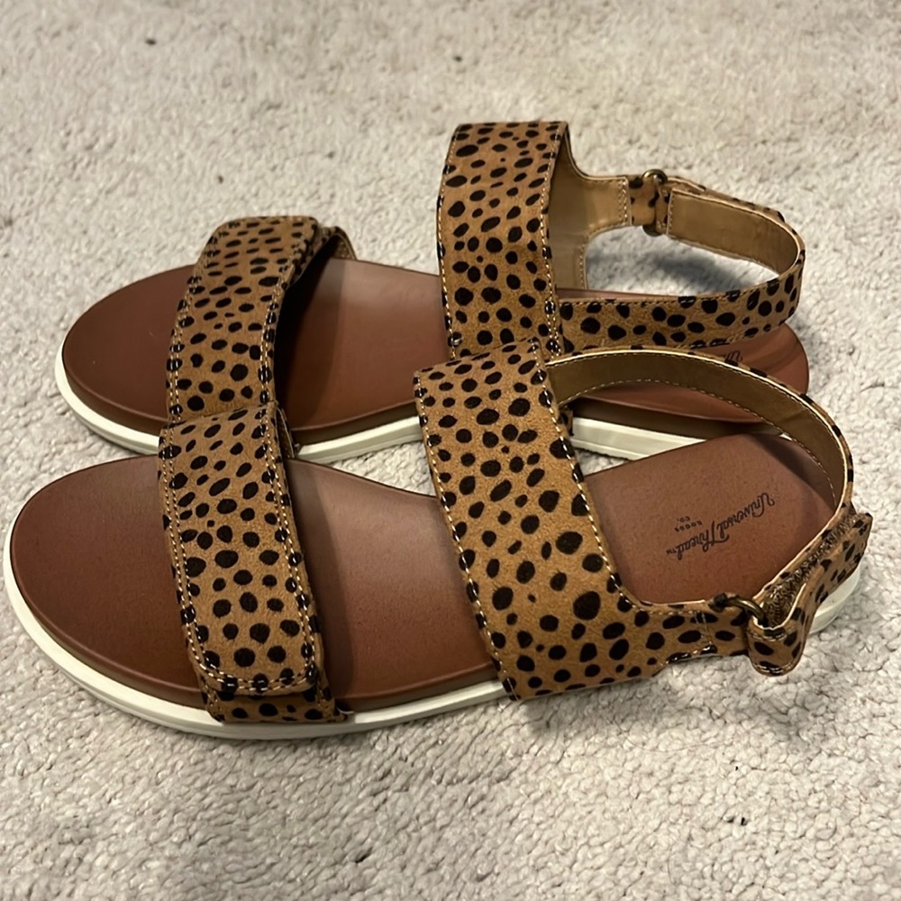 Leopard print adjustable sandals